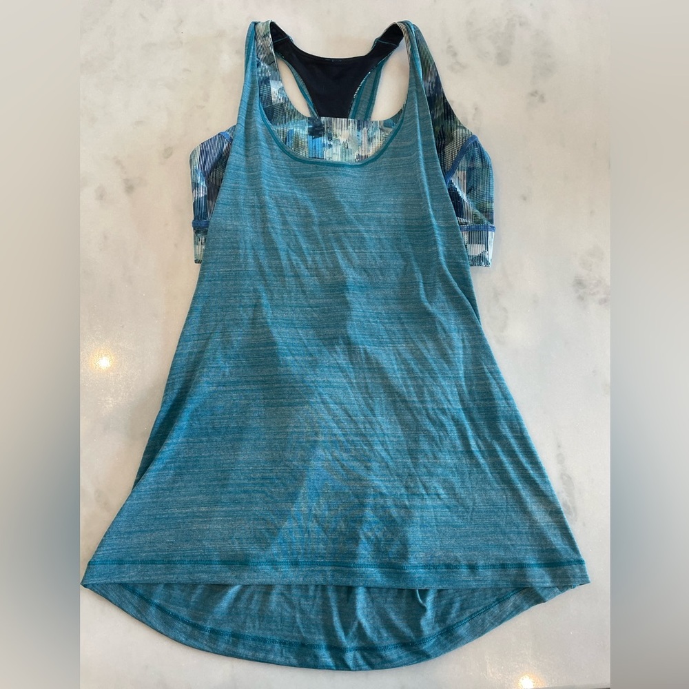 Lululemon loose fitting tank with attached sports bra. EUC. Size 6.